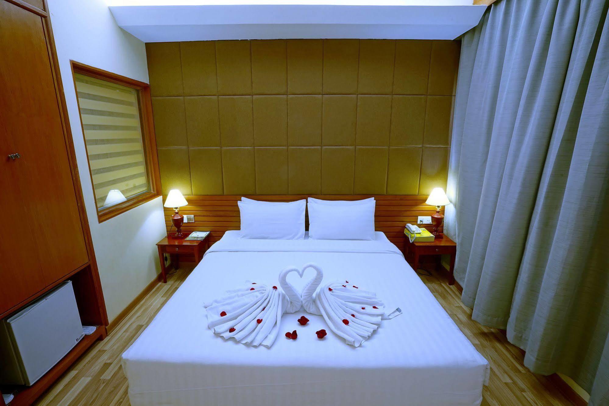 Oway Grand Hotel Mandalay Extérieur photo